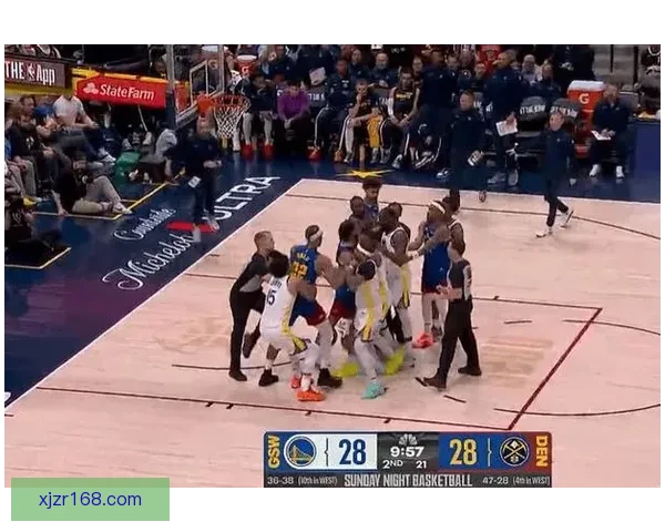 火药味浓烈勇士掘金球员冲突升级佩顿纳吉梅尔顿三人同时吃T